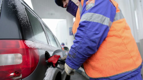 В Госдуме возмущены тем, что при падении цен на нефть автомобильное топливо дешевеет во всем мире, но не в России в Магадане &laquo; автомагадан