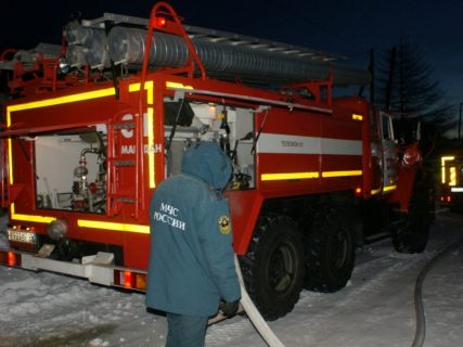 Колымские пожарные ликвидировали возгорание автомобиля в поселке Ягодное в Магадане &laquo; автомагадан