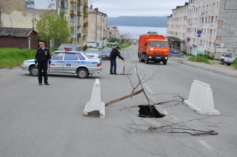 В Магадане на улице Марчеканской произошел провал на дороге в Магадане &laquo; автомагадан