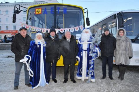 Новым школьным автобусом пополнился автопарк Магадана в Магадане &laquo; автомагадан