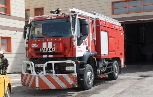 МЧС и «скорой» разрешат таранить машины во дворах в Магадане &laquo; автомагадан