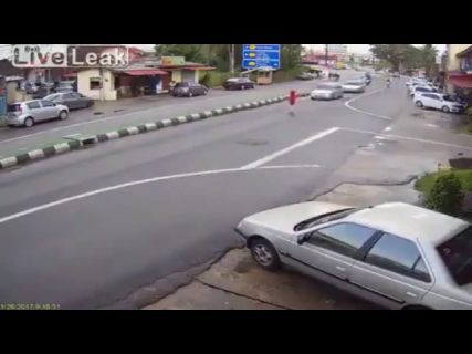 Перешла дорогу в Магадане &laquo; автомагадан