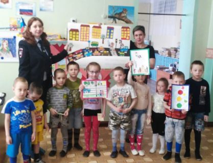 В Магаданской области инспекторы ГИБДД проводят занятия с ребятами из отдаленных поселков в Магадане &laquo; автомагадан