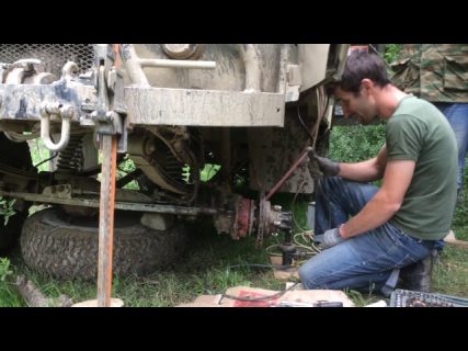 Заварили сломанный УАЗ в лесу без сварочного аппарата в Магадане &laquo; автомагадан