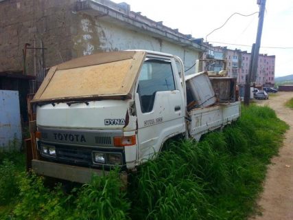 Настоящий «рынок» автохлама ликвидирует Административно-техническая инспекция в магаданском микрорайоне Солнечный в Магадане &laquo; автомагадан