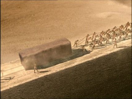 Отсыпкой обочин велодорожки занимаются сегодня специалисты ГЭЛУД в Магадане &laquo; автомагадан