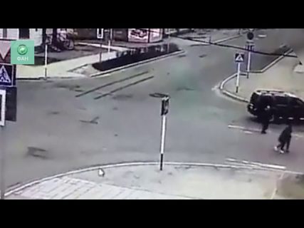 В Магадане лихач едва не сбил двух девушек на светофоре, а потом избил их в Магадане &laquo; автомагадан