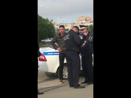 В Магадане водитель уронил машину в реку в Магадане &laquo; автомагадан
